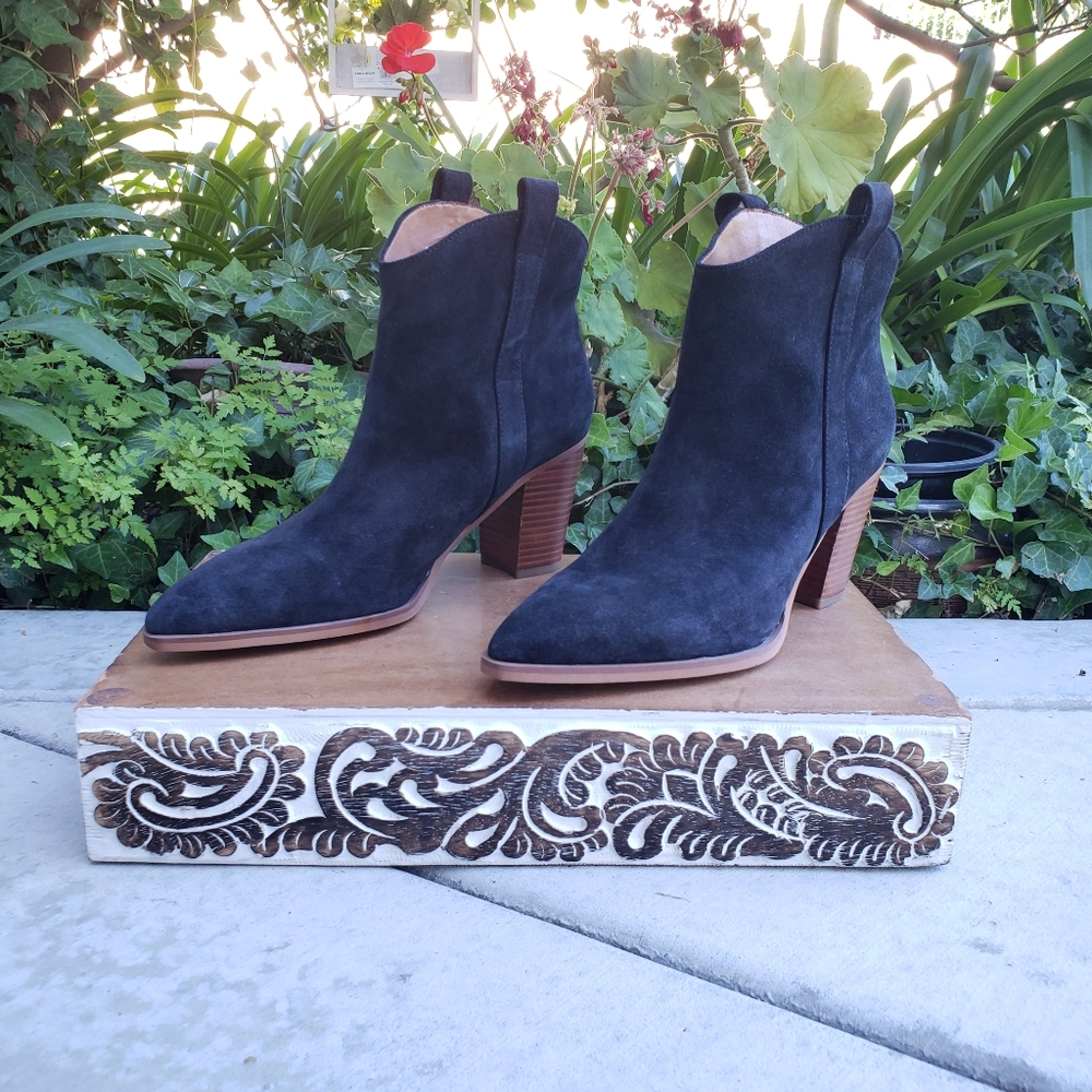 Chic Franco Sarto Suede Booties - Picture 7 of 12